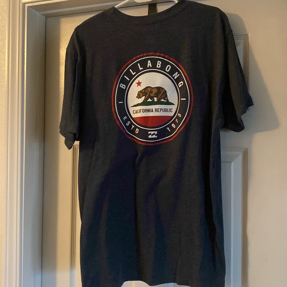 NWOTS Mens Billabong tee